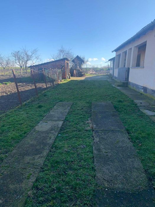 Vând casă plus grădină în satul Bicaci, comuna Gepiu