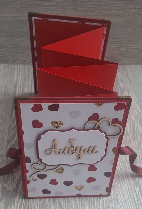 Подаръчен комплект, включващ любовни ваучери и мини албум за снимки