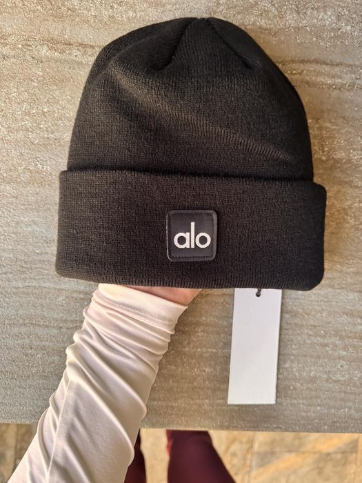 Зимна Шапка - Alo yoga