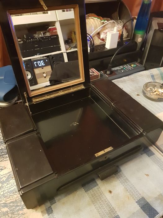 Стара ръчно рисувана кутия за бижута