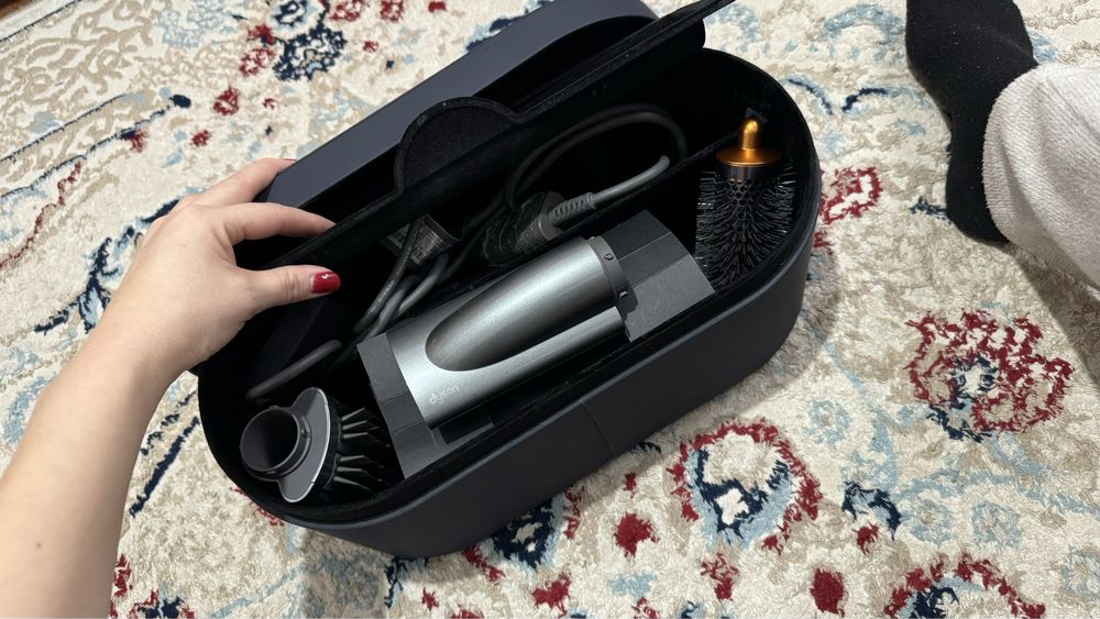 Продам дайсон почти новая