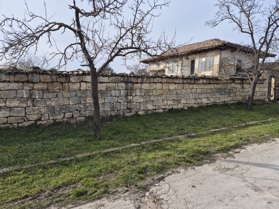 Продавам къща в село Черковна област Варна