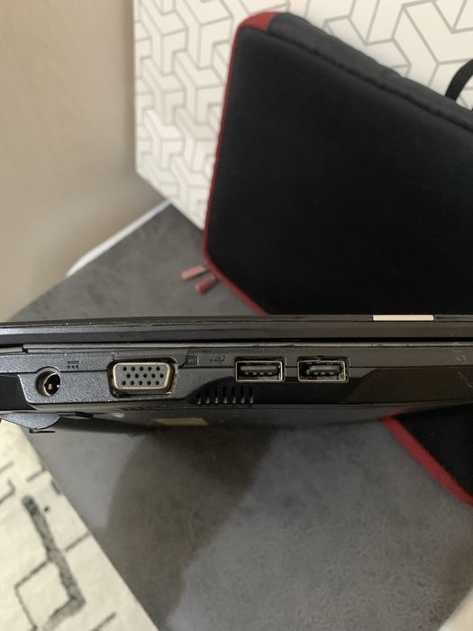 Нетбук, внутренний экран сломан