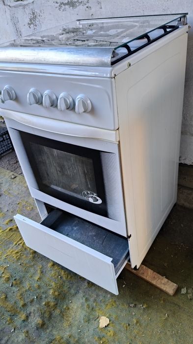 Продам газовую плиту Б/У