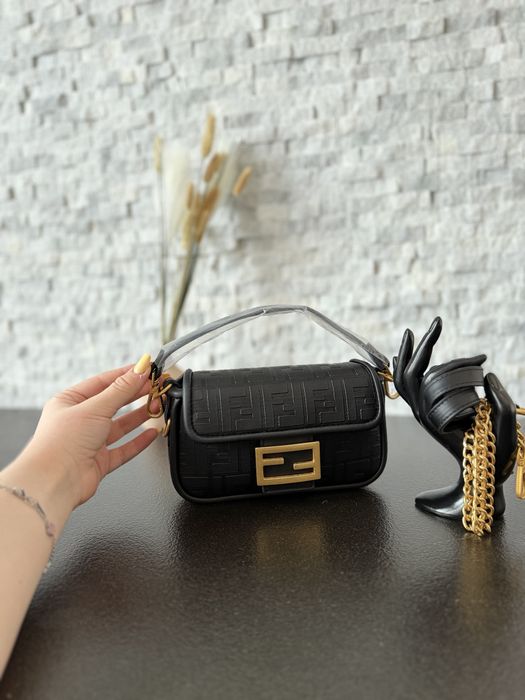 Уникален модел Fendi чанта най висок клас