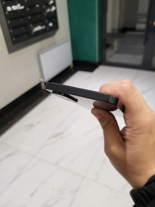 Samsung A17 + наушники новые