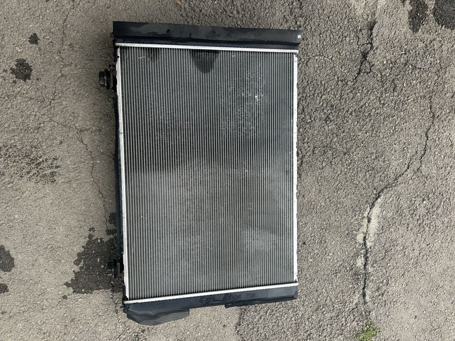 Радиатор охлаждения на RX 350 2 GR. 2 поколение