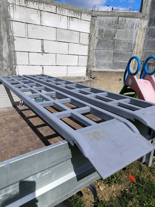 Vând rampi/cale  Greutate 5 tone sau schimb cu,cale de aluminiu 2 tone Pret 2500 Tel 0745177086