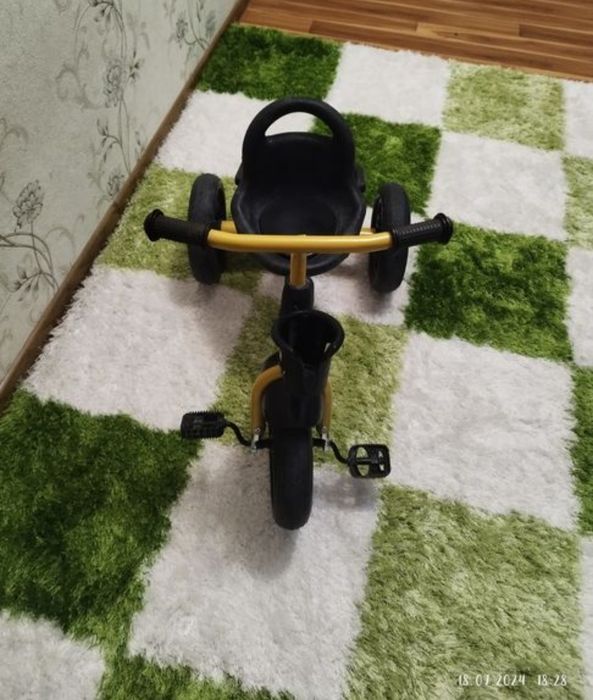 Bolalar velosipedi sotiladi