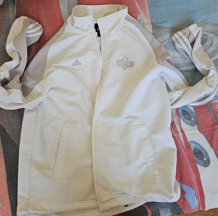 Модерен Adidas анцуг