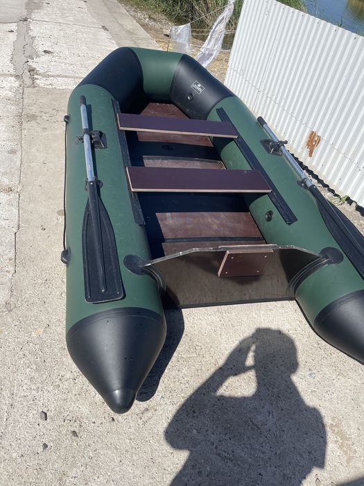 Продам лодку  ПВХ Ruff 2800