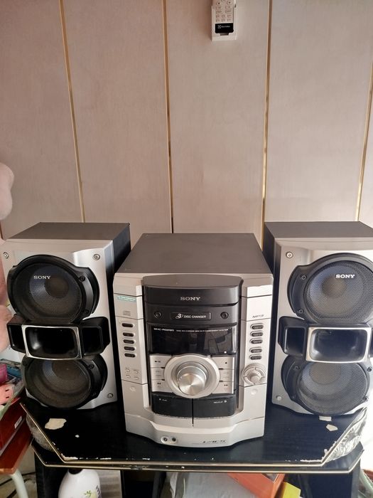 Продаётся музыкальный центр