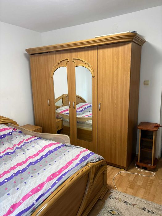 Mobila de dormitor cu saltea