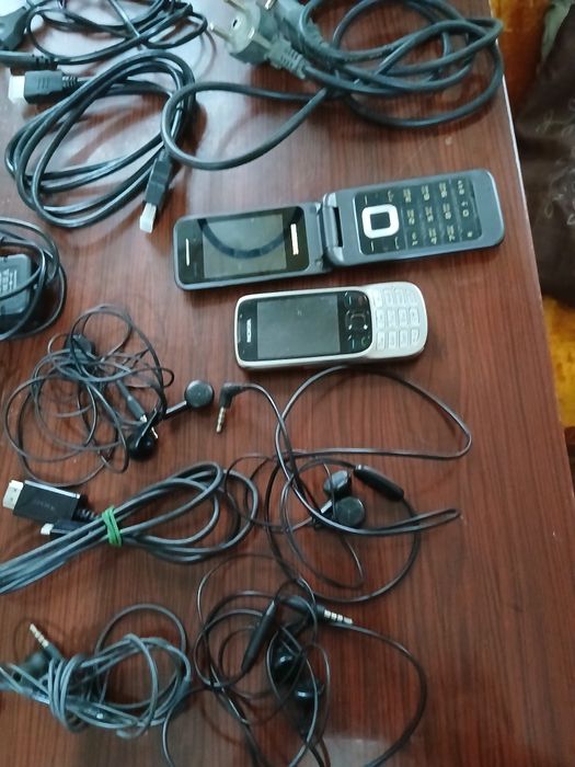 Продаем. Адаптеры, мышку ,зарядки.