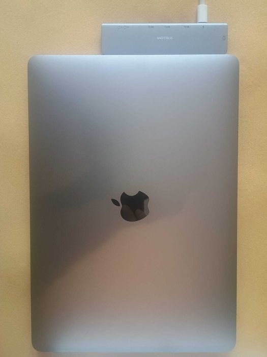 MacBook Pro 13 M1, 16GB RAM, 256GB SSD, Space Grey – ca nou + bonus hub USB-C