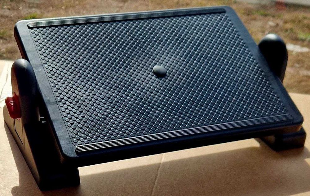 подставка за крака за работа и игри на компютър