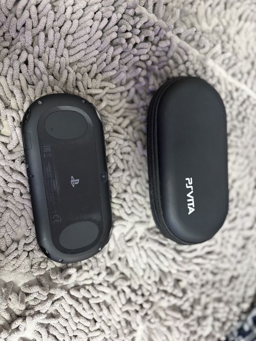 Продам прошитую  ps vita