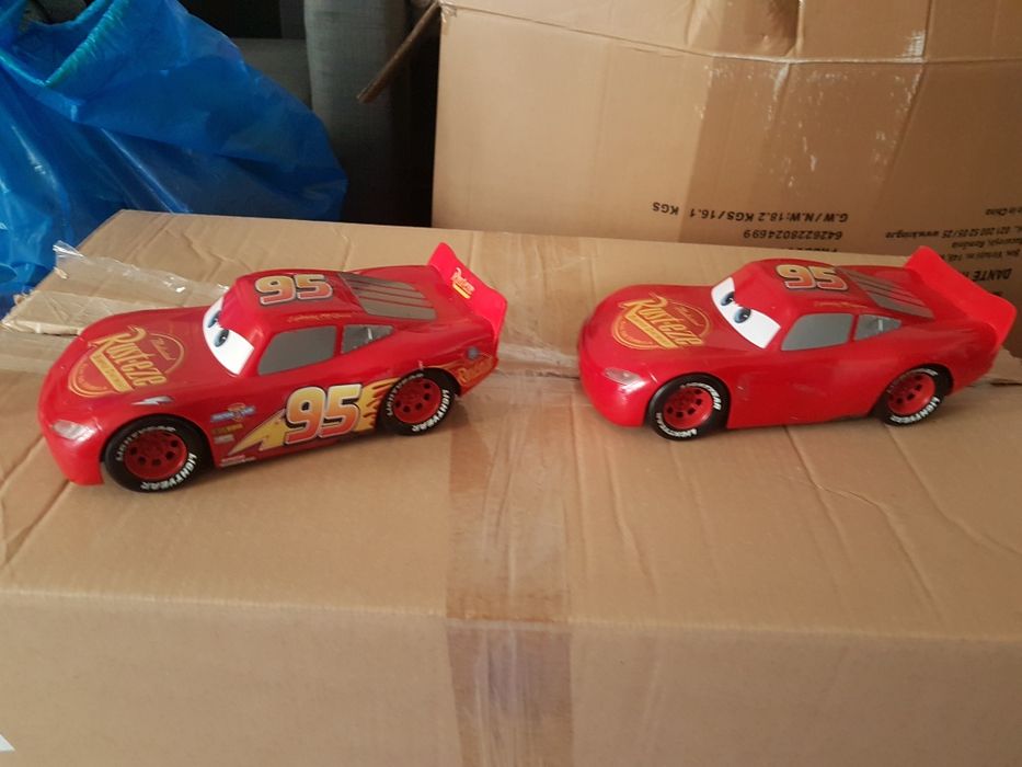 Fulger Mc Queen care vorbeste in 3 sau 4 limbi