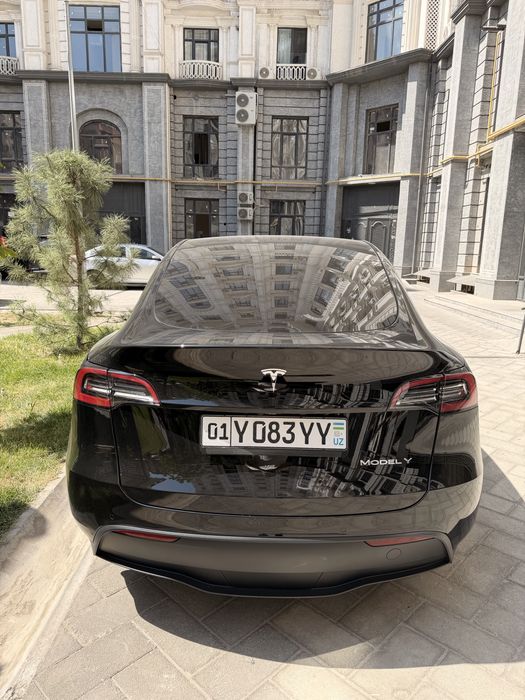 Tesla model Y 2023