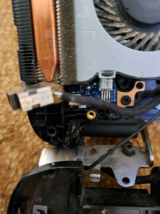 Laptop HP Pavilion 15-BA005NQ, AMD Quad-Core E2-7110, pentru piese