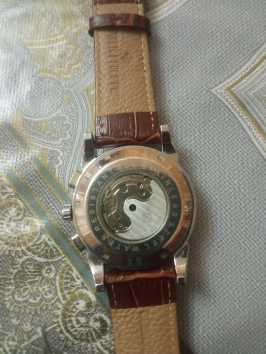 Продаётся мужской ручной часы