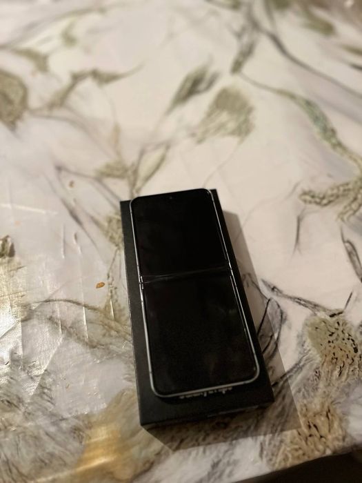 Samsung galaxy z flip 5