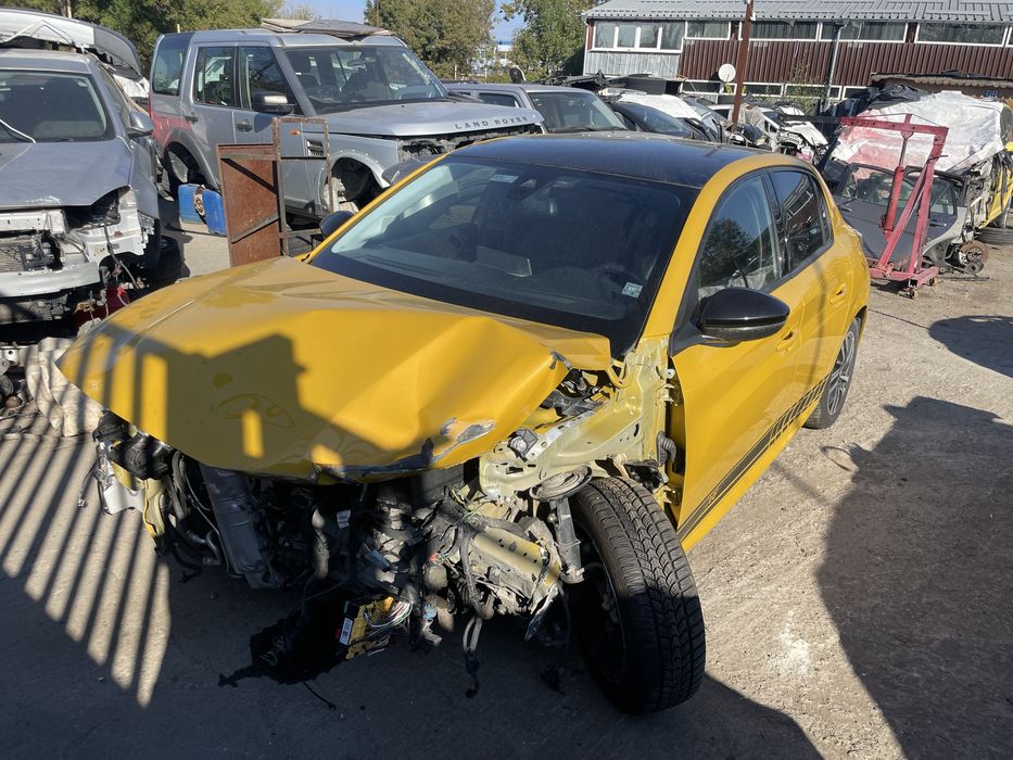 Peugeot 208 на части