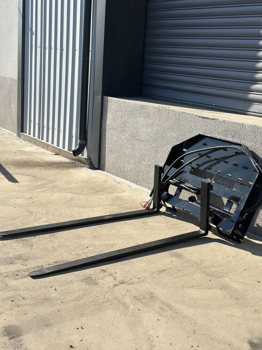 Палетни вилици за мини челен товарач