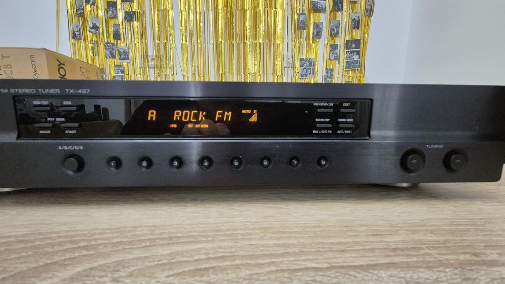 Tuner audio  Yamaha TX-497 -stare impecabila ,receptie excelenta – hi-fi