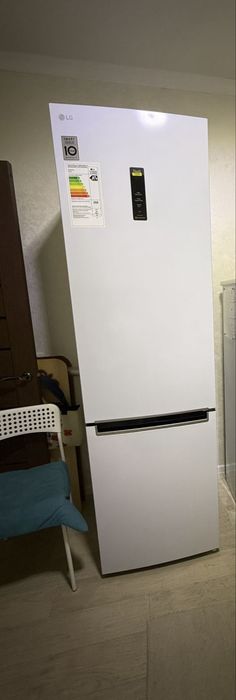 Продам Холодильник LG