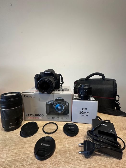 Vand Canon EOS 2000D kit EF-S 18-55 mm IS II + doua obiective