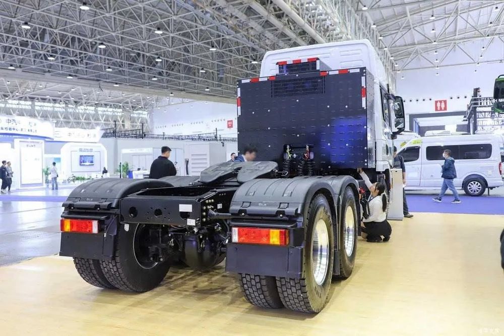 Тягач SHACMAN X5000E электрический