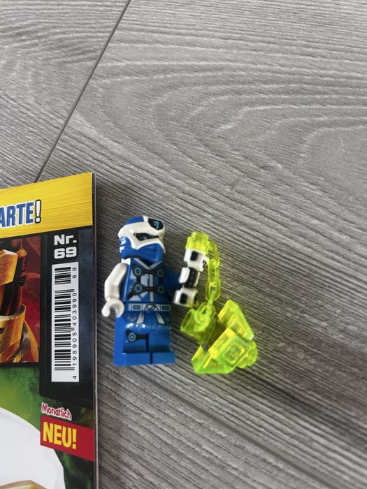 Reviste Lego Friends, City si Ninjago cu figurine