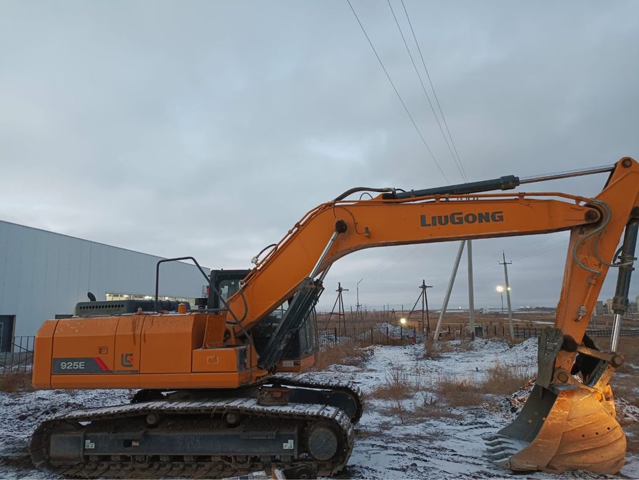 Гусеничный экскаватор в аренду