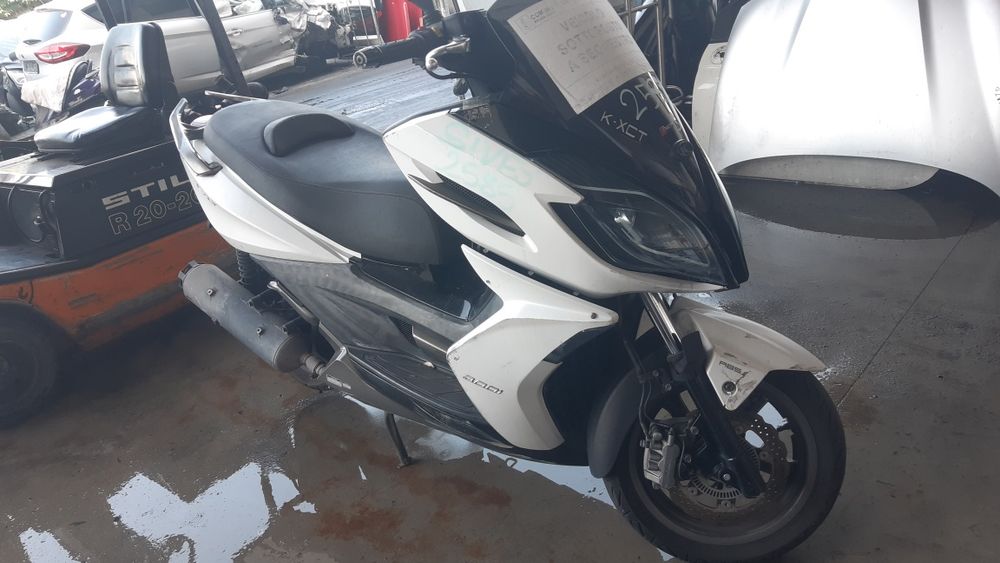 Скутер Кимко (Kymco K-XCT 300i)-на части