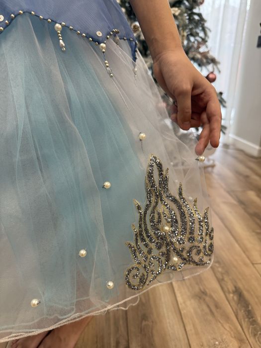 Продам платья, на возраст 6-8 лет