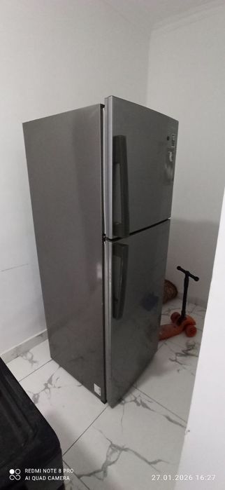 Xolodilnik sotiladi yaxshi holatda