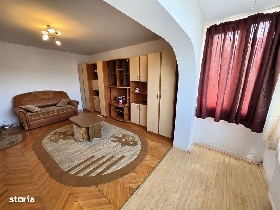 Vand apartament cu o camera cu centrala proprie, 40 mp, bloc 2001