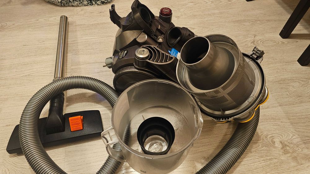 Прахосмукачка Dyson DC19, професионално профилактирана