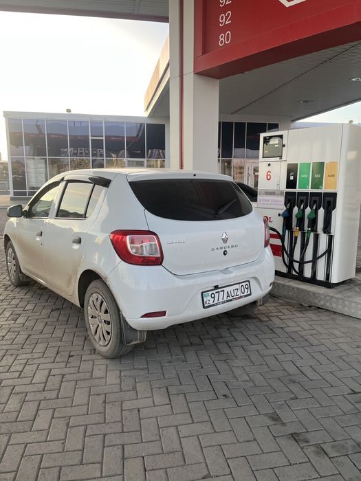 Рено сандеро 2015 г