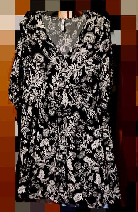 Rochie neagra cu imprimeu floral alb