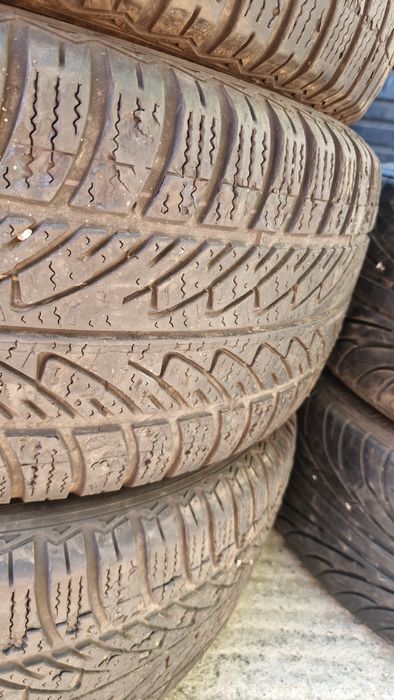 225 55 16 Goodyear 4 anvelope iarna