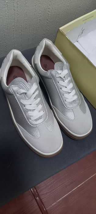 Кроссовки 36размер женск