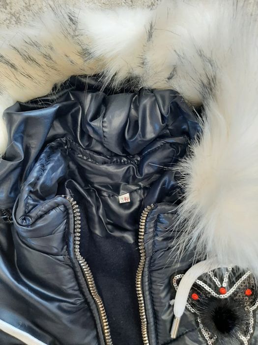 Продам зимнюю куртку на девочку!