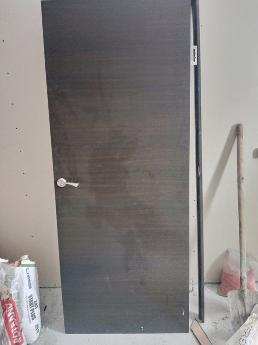 Продам межкомнатную дверь.