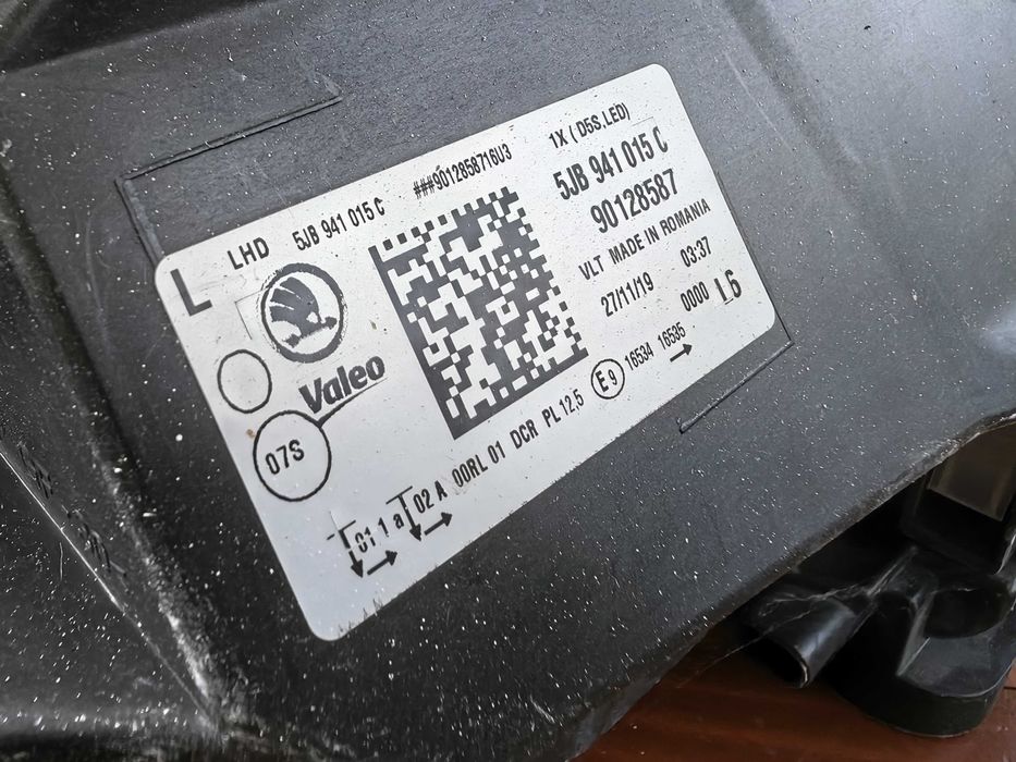 Фар за Skoda Rapid Xenon / Шкода Рапид Ксенон