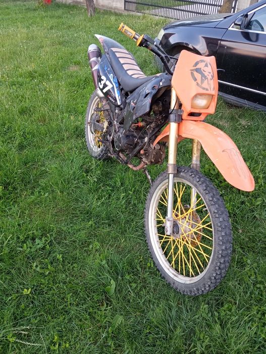 Vând cros 125cc       .