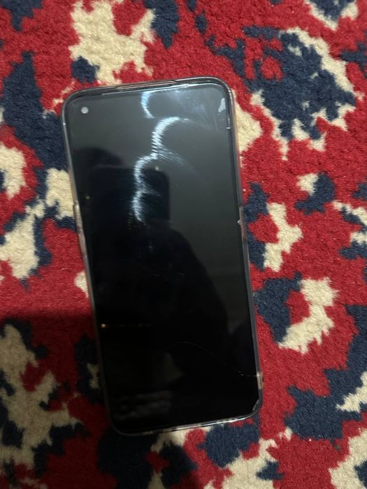 Realmi 6 aybi orqa kirishka singan