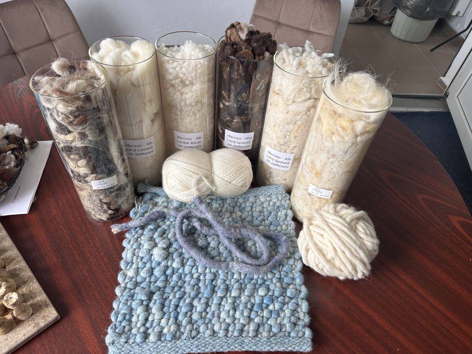 Lână Merinos 24–26 Microni – Albă și Mix Natural | Pentru Fire, Tricotat, Pilote și Produse Premium