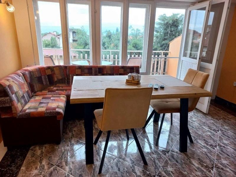 Етаж от къща, под наем, гр. Нови Искър